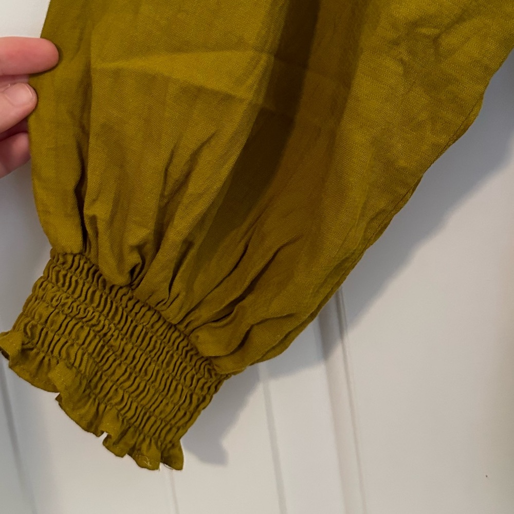 Ava & Viv 0X Chartreuse ruched v neck shirt - Picture 6 of 8